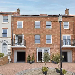 https://host-stay-graham-close-holiday-homes.yorkshirehotels.net